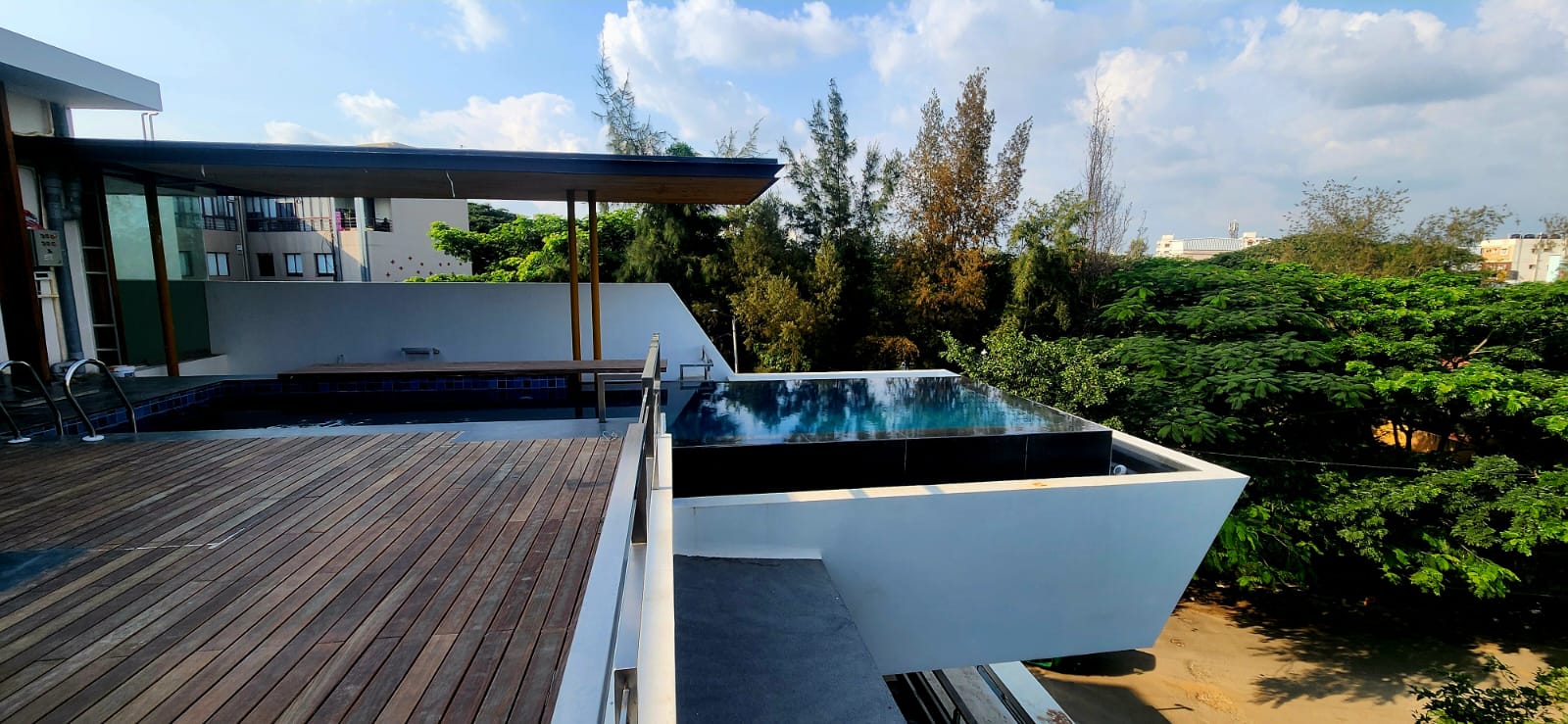 Rooftop Agua pool